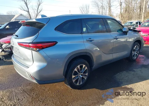 2021 Toyota Highlander Xle z USA, uszkodzony, nr VIN 5TDGZRAH1MS086130